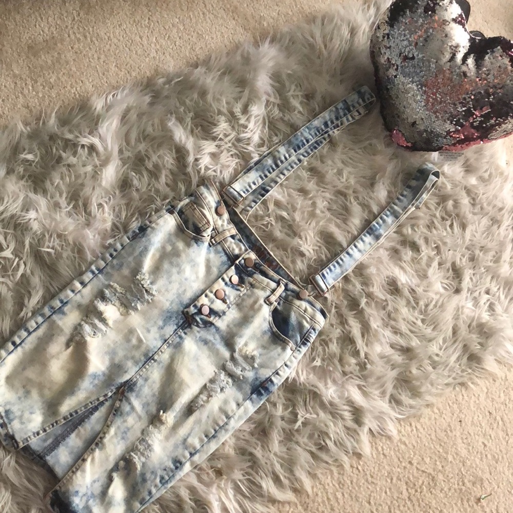 Overall skirt